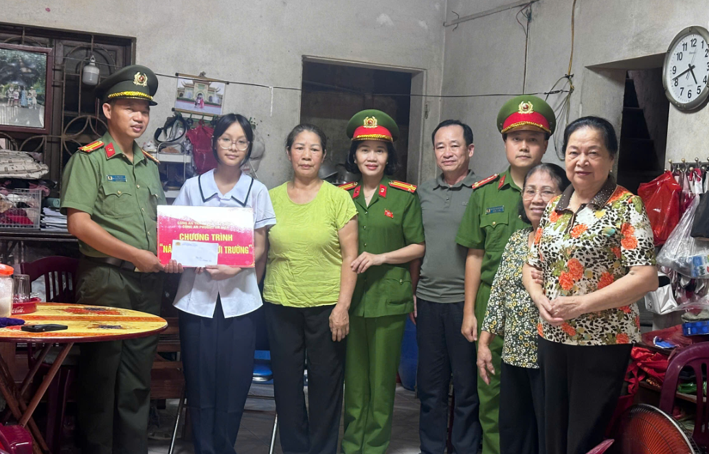 Công an phường An Biên triển khai chương trình “Nâng bước em đến trường”